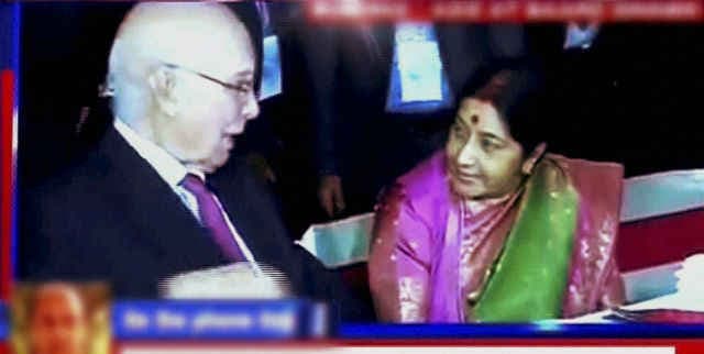 सुषमा के साथ सभी मुद्दों पर चर्चा के लिए तैयार: अजीज