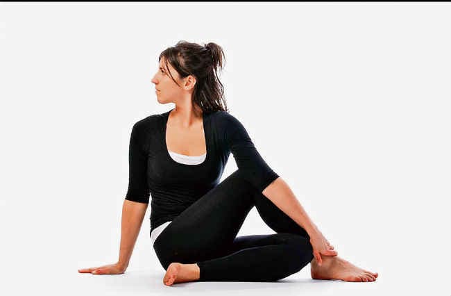 कार्यक्षमता बढ़ाता है अर्ध मत्स्येंद्रासन