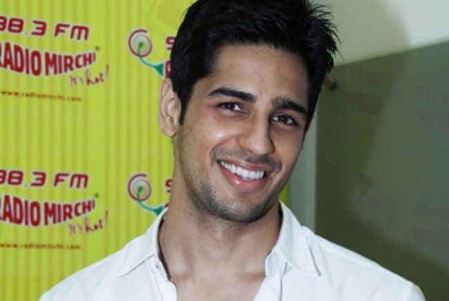 जानें, क्‍यों खुद को भाग्‍यशाली मानते हैं सिद्धार्थ मल्‍होत्रा ?