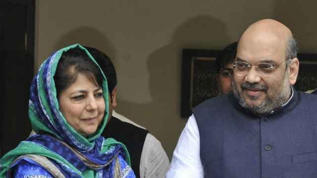 J&K में सरकार बनने की अटकलें तेज, शाह से मिलीं महबूबा