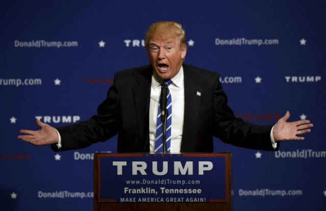 डोनाल्ड ट्रंप के निशाने पर आयी महिला टीवी पत्रकार मेगिन केली, बोले बहिष्कार करो