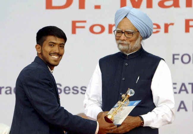 असहिष्णुता से मुक्त दुनिया चाहते हैं छात्र : मनमोहन सिंह