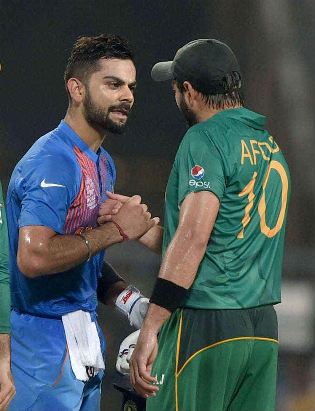 भारत के हाथों मिली करारी हार के बाद अफरीदी निशाने पर, प्रशंसकों ने तोड़े टीवी सेट