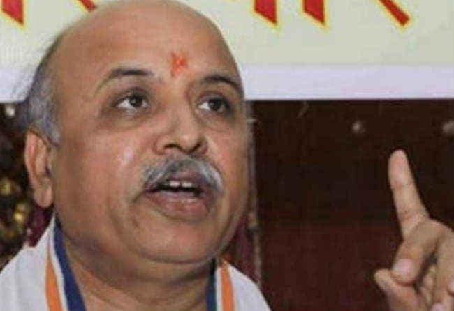 तोगड़िया ने पीएम से राममंदिर के निर्माण के लिए कानून बनाने को कहा