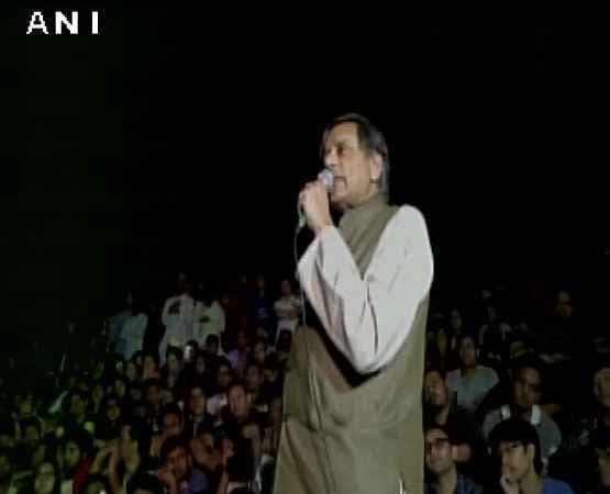 ‘बड़बोले” थरूर के भगत सिंह पर दिये बयान से बैकफुट पर कांग्रेस, भाजपा हमलावर