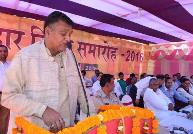 बिहार के जदयू नेता का विवादास्पद बयान, राष्ट्रगान से होती है गुलामी की तारीफ