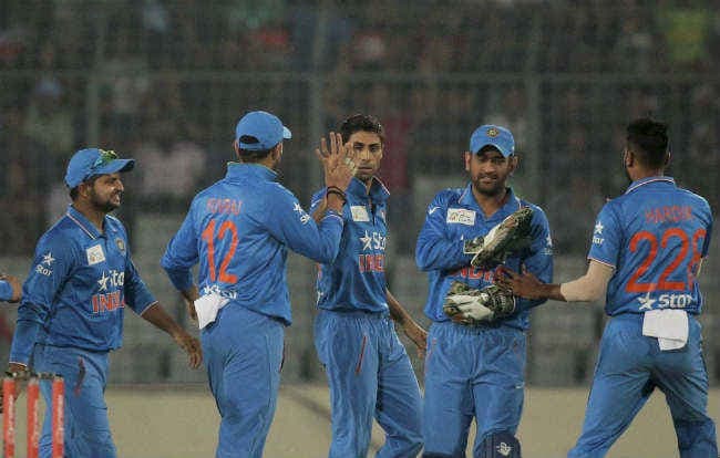 बुमराह और भुवी को गुर सिखाने में आनंद आता है : नेहरा