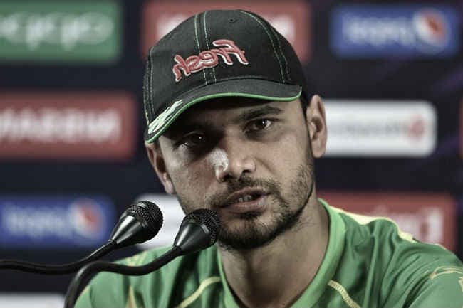 धोनी ने की गेंदबाजों की तारीफ, मुर्तजा ने कहा, अंतिम तीन गेंद तक मैच जीत रहे थे