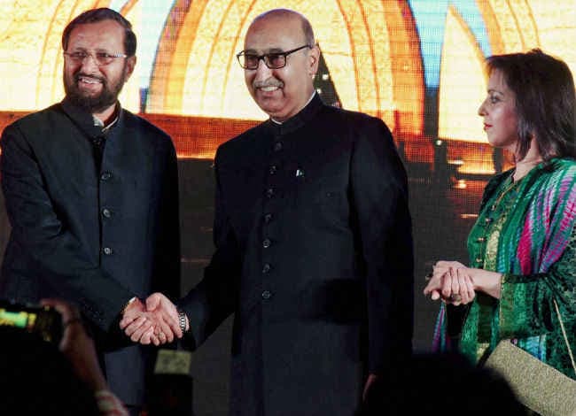 पाक दिवस : जावड़ेकर के सामने हुर्रियत नेताओं ने मोदी सरकार पर बोला हमला