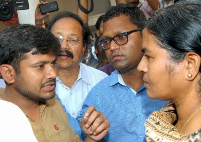 कन्हैया कुमार पर हैदराबाद में चप्पल फेंकने का प्रयास, 2 युवक हिरासत में