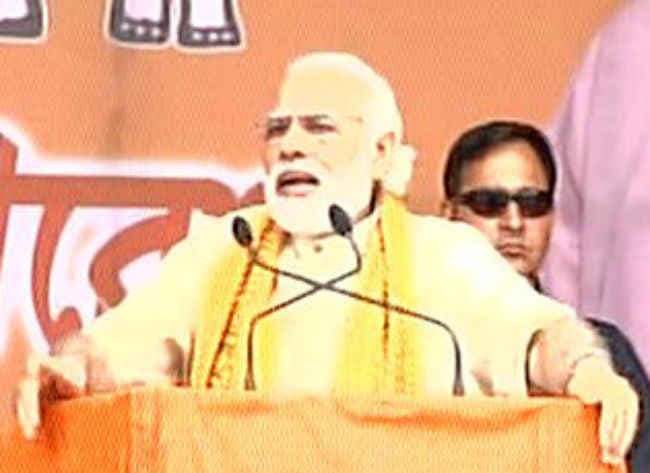 रंगापाड़ा में गरजे मोदी, कांग्रेस को उखाड़ फेंकने वाली परिवर्तन की आंधी आई है