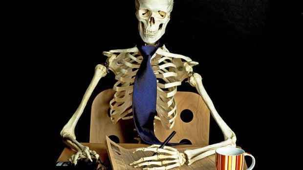 सावधान! लगातार बैठे रहना बढ़ा रहा है मौत का खतरा.