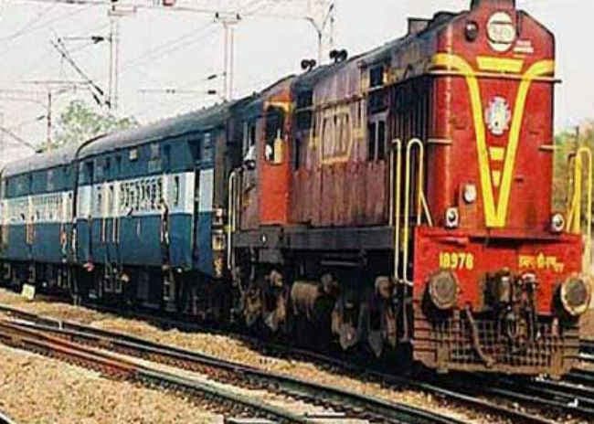 अगले महीने से केवल एक फोन करके रद्द करा सकेंगे ट्रेन टिकट