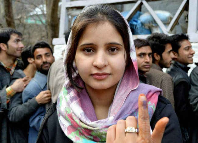 बंगाल चुनाव : महिला और युवा मतदाताओं को रिझाने के लिए चुनाव आयोग कर रहा धुआंधार प्रचार