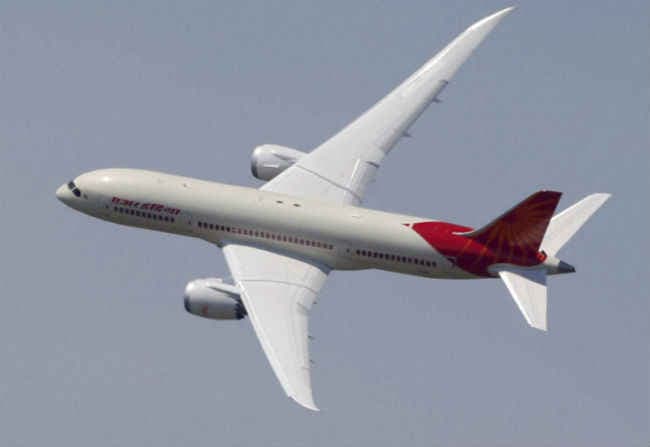 एयर इंडिया विमान से धुंआ निकलने के संदेह में आपात लैंडिंग