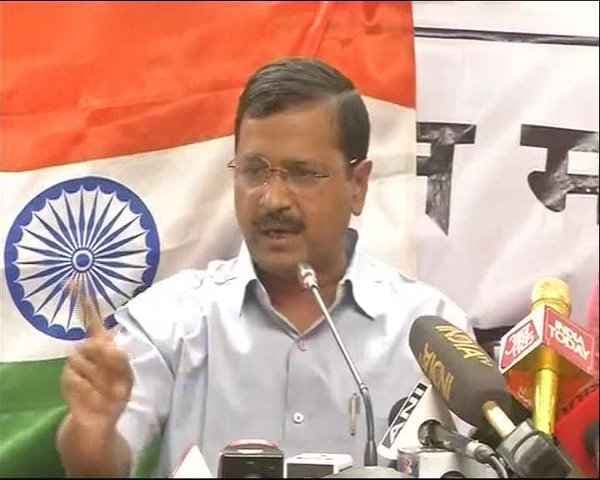 पठानकोट जांच : केजरी ने ट्वीट कर साधा निशाना, मोदी ने कर दिया सरेंडर