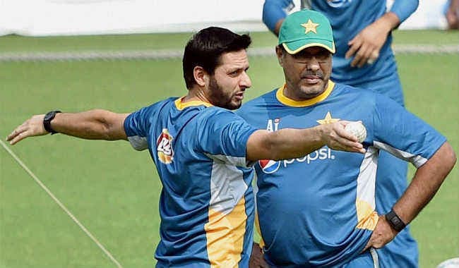 भारत से हार के बाद वकार यूनिस ने देश से माफी मांगी, इस्तीफे के लिये तैयार