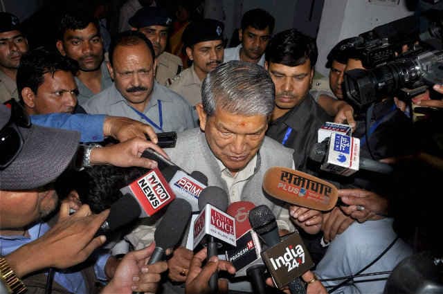 उत्तराखंड हाइकोर्ट ने हरीश रावत सरकार के कल होने वाले बहुमत परीक्षण पर लगायी रोक