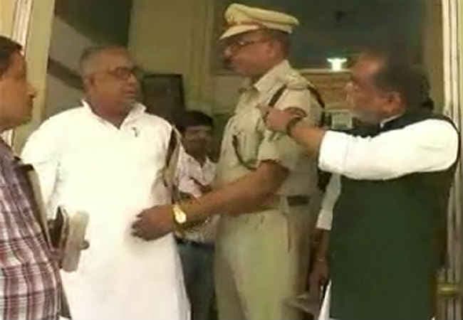 बिहार विधान परिषद के गेट पर ही भिड़ गये जदयू-कांग्रेस के MLC, कहा- जीभ काट लूंगा