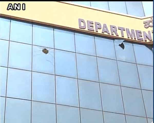 कर्नाटक में प्री यूनिवर्सिटी केमिस्ट्री का पर्चा दोबारा लीक, पीयूसी बिल्डिंग में पत्थरबाजी