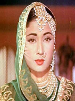 पुण्‍यतिथि : फिल्‍मफेयर जीतने वाली पहली अभिनेत्री थी मीना कुमारी, जानें 10 बातें...