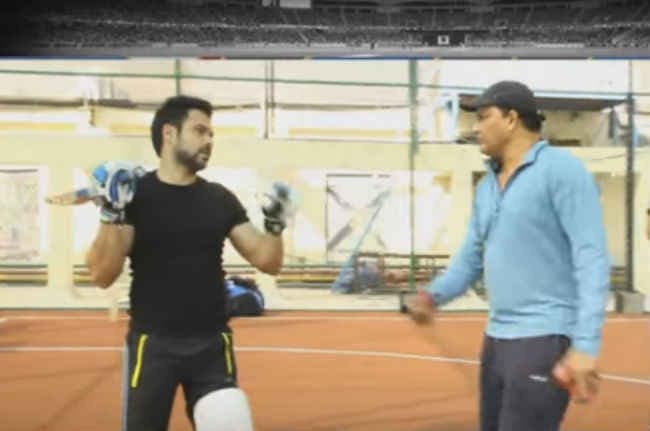 कुछ इस अंदाज में इमरान को बल्‍लेबाजी सीखा रहे हैं अजहरुद्दीन, देखें वीडियो