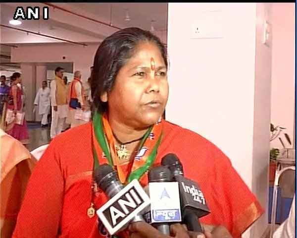 दारुल उलूम के फतवे पर साध्‍वी ने कहा- यह शहीदों का अपमान