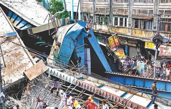 फ्लाइओवर हादसा: फॉरेंसिक टीम ने माना दुर्घटना की वजह पिलर की कमजोरी, तृणमूल के मंत्रियों पर अंगुली उठी