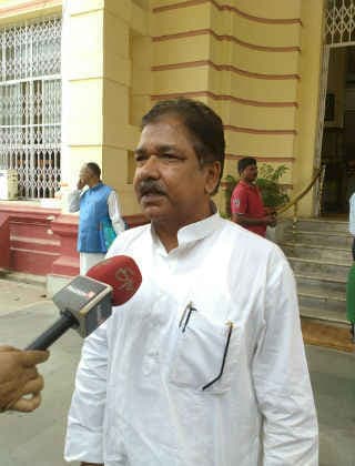 बिहार की 800 एकड़ सरकारी जमीन पर दबंगों का कब्जा, कोर्ट के आदेश का भी असर नहीं