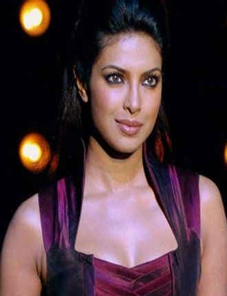 सुसाइड की अफवाहों पर प्रियंका की मां ने कहा - मेरी बेटी ने कभी आत्महत्या की कोशिश नहीं की