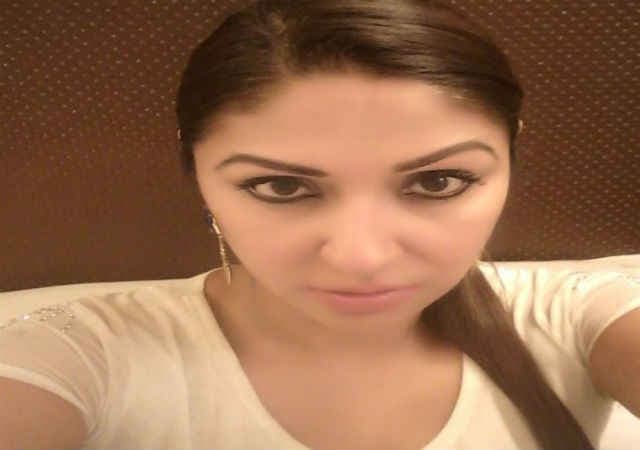 पूजा मिश्रा और सनी लियोन के बीच बिग फाइट, दर्ज कराया 100 करोड़ का मुकदमा