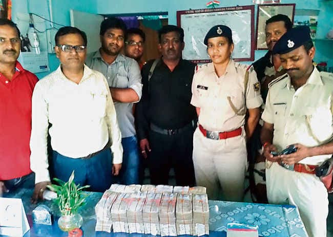 क्राइम कथा : हरे-हरे नोट पर डोल गये मैनेजर साहब