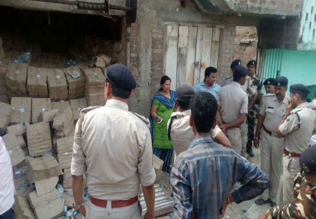 बिहार : सारण में 40 लाख रुपये की देशी शराब बरामद