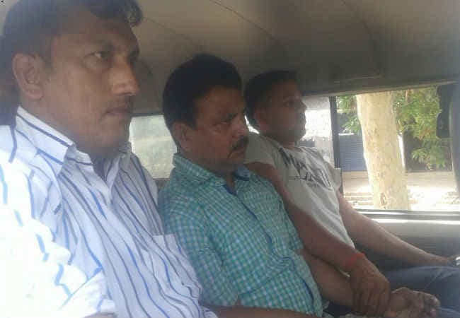 बिहार : दो लोक सेवक रिश्वत लेते रंगे हाथ गिरफ्तार