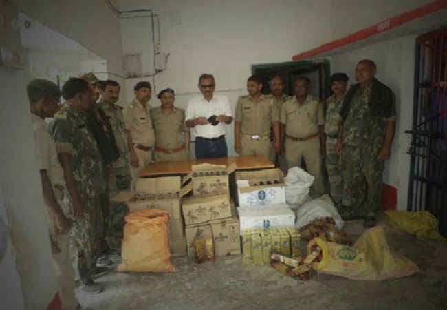 बिहार में पूर्ण शराबबंदी के बाद भारी मात्रा में अवैध शराब जब्त