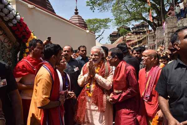 कई वर्षों के बाद नवरात्र के पहले दिन कामाख्या देवी मंदिर पहुंचे पीएम मोदी