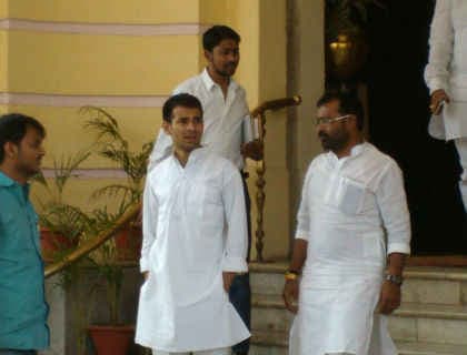 बिहार : तेज प्रताप के आवास के बाहर खड़ी एंबुलेंस हटायी गयी