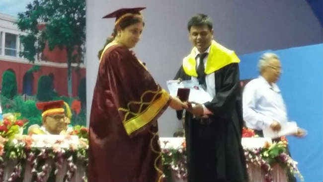 दीक्षांत समारोह में शामिल हुईं स्मृति ईरानी, आईआईटी के काम में तेजी का दिया आदेश