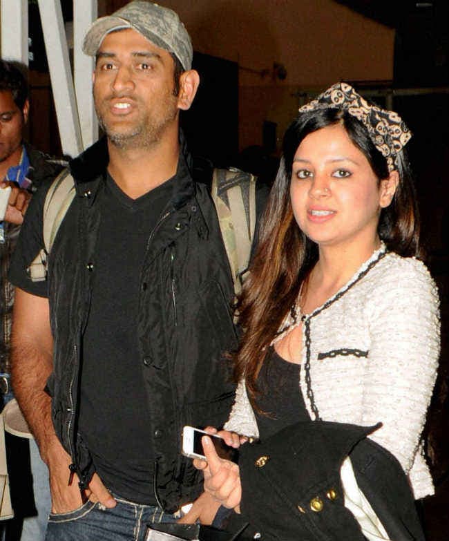 धौनी और साक्षी को लेकर पाकिस्‍तानी कप्‍तान की पत्नी ने दिया चौंकाने वाला बयान