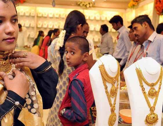 गुड़ी पड़वा के मौके पर भी नहीं दिखी बाजार में रौनक, उत्पाद शुल्क के विरोध में जारी है हड़ताल