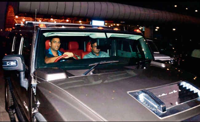 धौनी ने 1.59 लाख चुकाया हमर का टैक्स