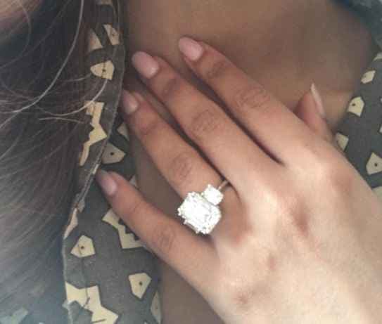 ईशा गुप्ता ने कर ली सगाई