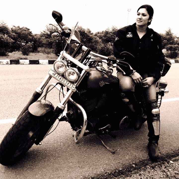 हवा से मुकाबला करने वाली लेडी बाइकर ''वीनू'' की सड़क हादसे में मौत, अब तसवीरें में सिमटी यादें
