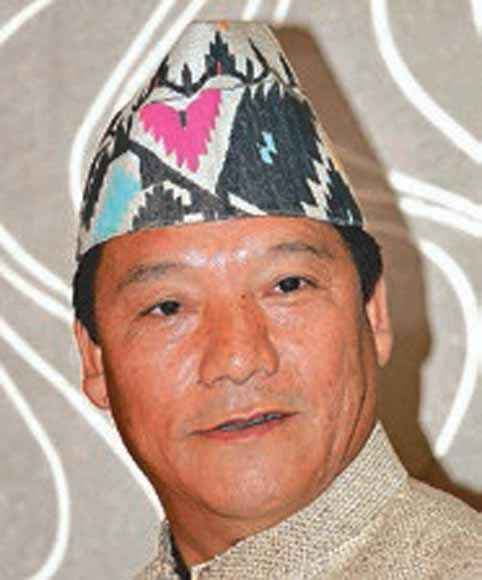 बस में चुनावी चरचा : अबकी पसीना निकल जायेगा विमल गुरूंग का