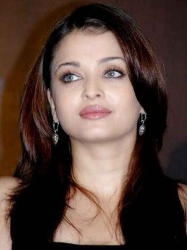 पनामा पेपर लीक पर ऐश्वर्या ने चुप्पी साधी