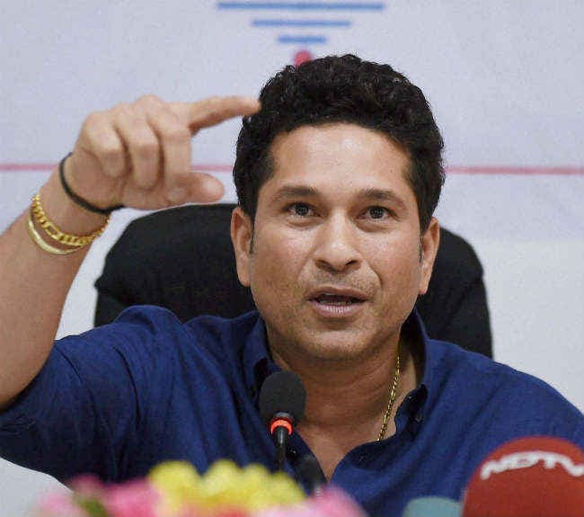 तेंदुलकर बोले, क्रिकेट खेलने से ज्यादा मुश्किल था कैमरे का सामना करना