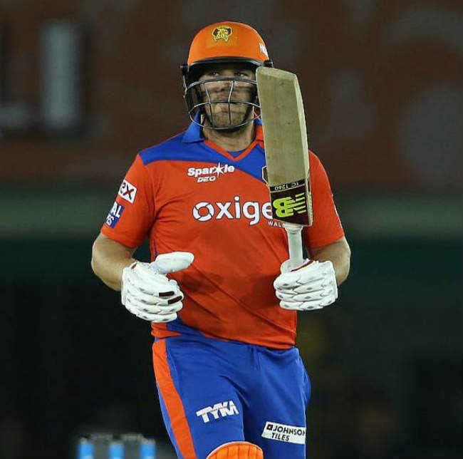 IPL : धौनी के साथ मुकाबले में रैना ने मारी बाजी