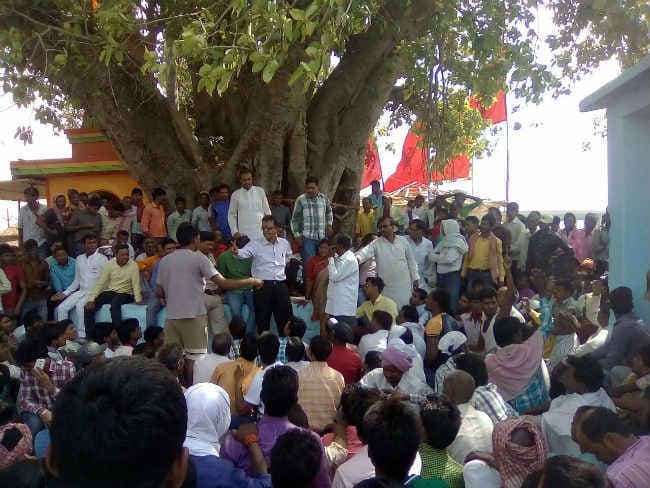 हजारीबाग : दो गुटों में हुई हिंसक झड़प मामले में पुलिस-प्रशासन व ग्रामीणों की वार्ता विफल