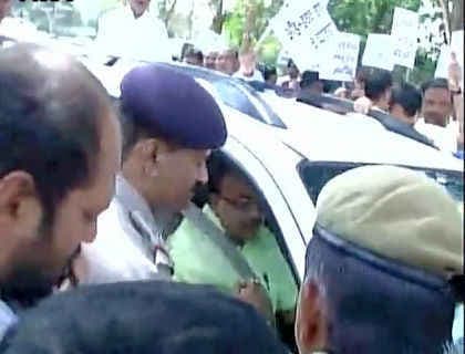 ऑड ईवन पर राजनीति तेज : BJP सांसद विजय गोयल ने जानबूझकर तोड़ा नियम, जुर्माना
