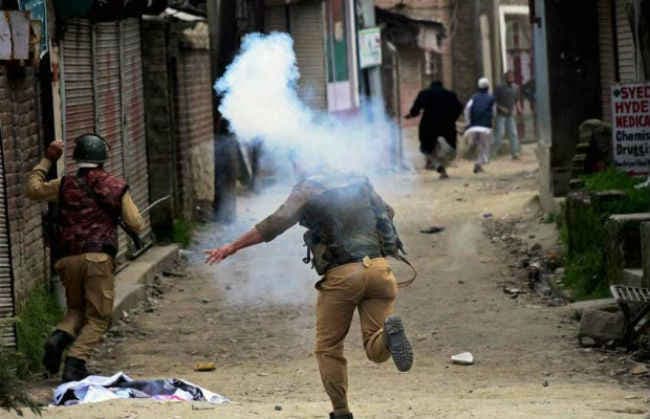 कश्मीर में मोबाइल इंटरनेट सेवाएं कुछ घंटों के लिए हुई बहाल